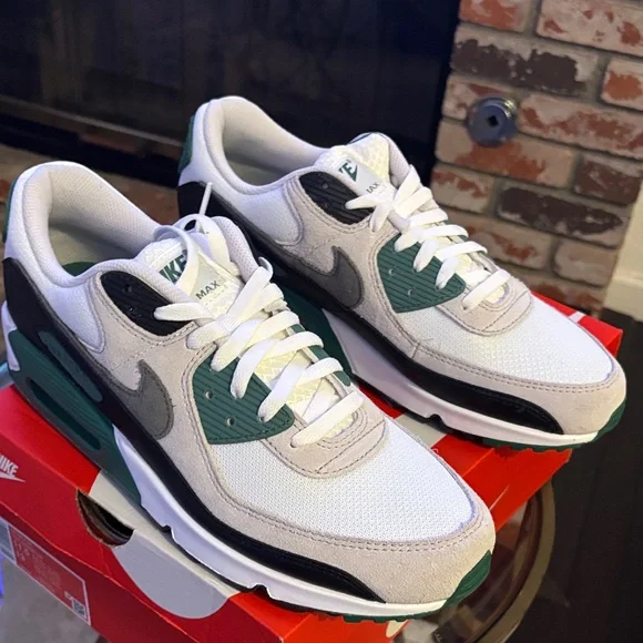 Nike Air Max 90 Sneakers Evergreen Aura DM0029-116 Men’s 11.5 / Women’s 13